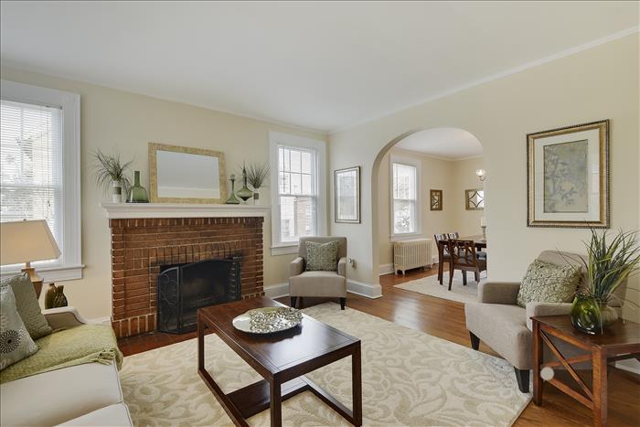 1007 Upshur St NE Washington DC Living Room